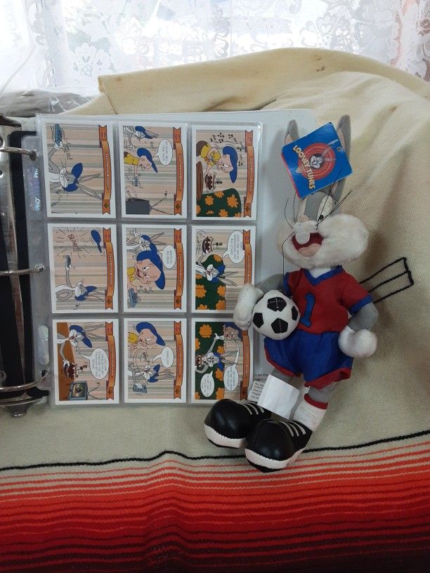 COMIC BALL 2 CARDS AND NEW BUGS BUNNY stuffed Toy 1998