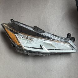 Passenger Headlight Fit  2021-2023 Nissan Kicks S/SV Halogen Chrome Headlamp Right Side