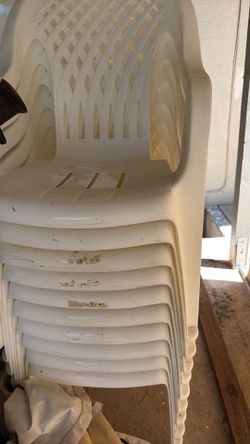 10 Plastic chairs