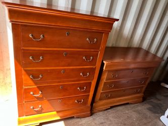 Wood dressers set