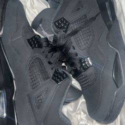 Black Cat Jordan 4
