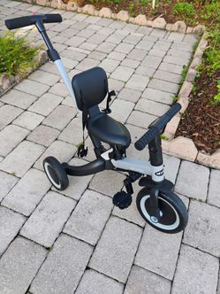 Newyoo Toddler bike with seatbelt, push and steering handle. Excellent condition