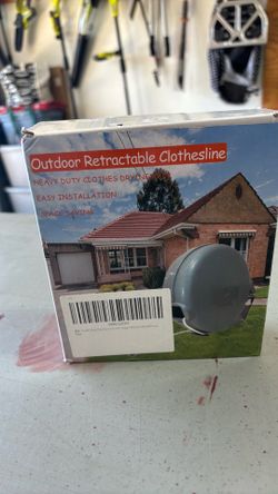 Outdoor retractable clothesline
