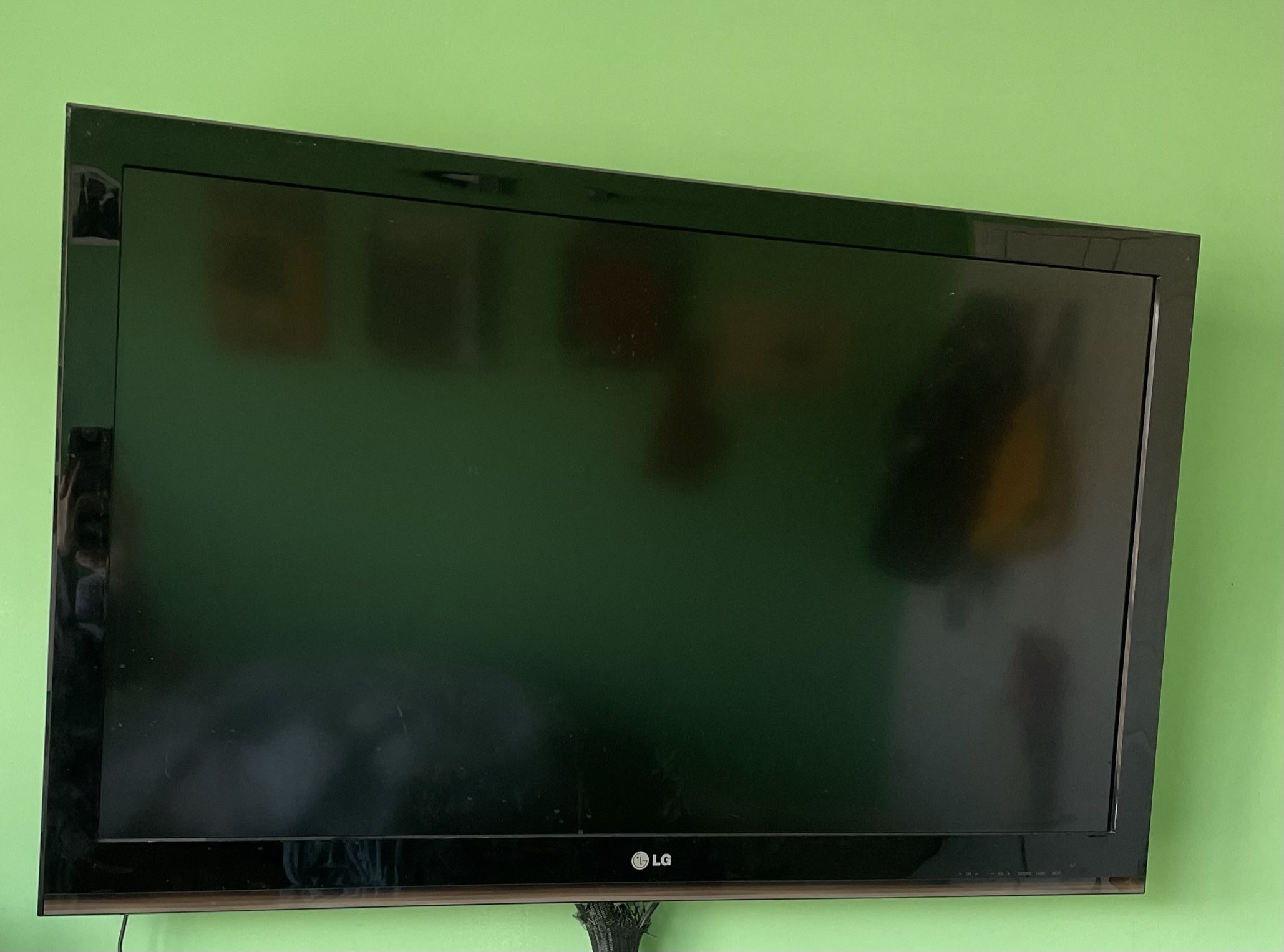 42” LG Full HD LCD Television W/ Wall Mount