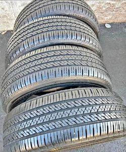 235 60 18 Bridgestone tires Con 80% de Vida Las 4