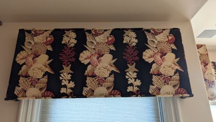 Seashells on black, Valances