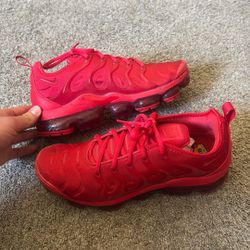 Size 11 Men’s Vapormaxes 