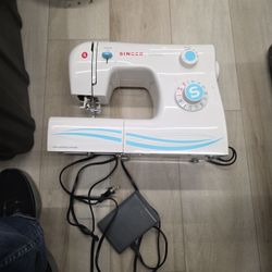 Singer Simple Sewing Machine 