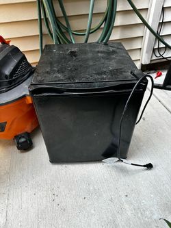 Mini fridge