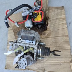 2010 - 2015 Toyota Prius ABS pump/actuator/brake booster/master cyclinder