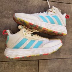 Youth Tennis Shoes Size 4