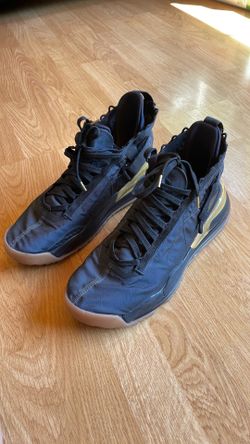 Men’s shoes (Air 720)