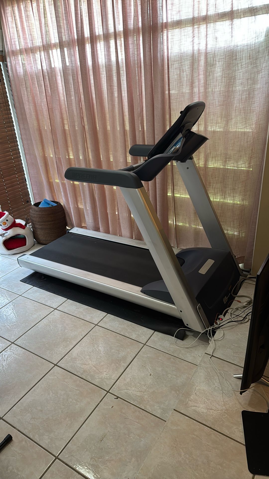 PRECOR TRM 445 Treadmill