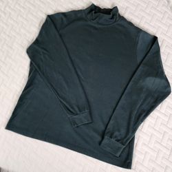 L.L. Bean Large Mock Turtle Neck Long Sleeve Turtleneck https://offerup.com/redirect/?o=RGsuR3JlZW4=