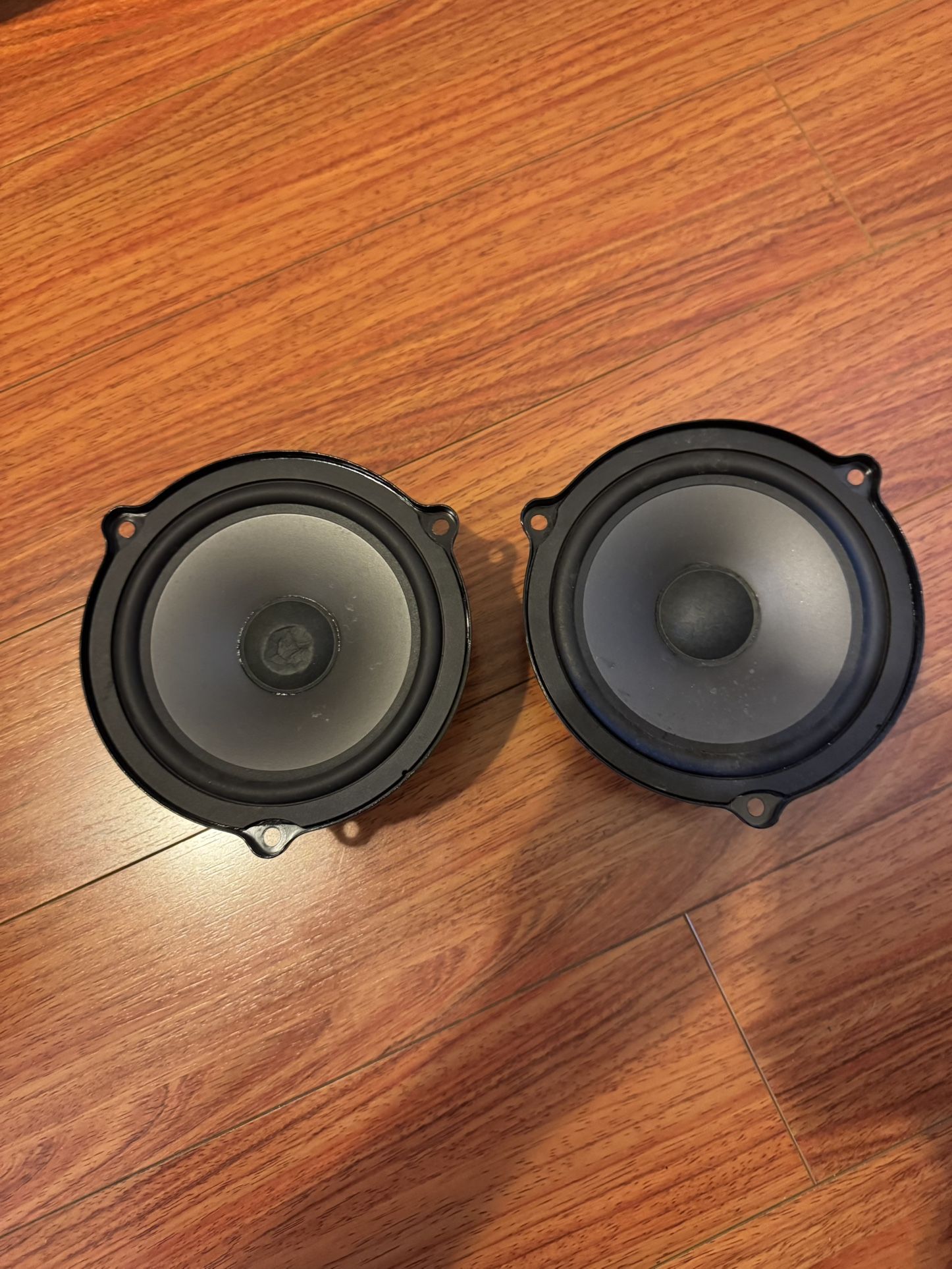 Discovery 2 HK Speakers