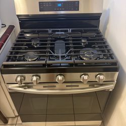 Samsung 30 in. 5-Burner Freestanding Smart Gas Range in Stainless Steel with No Preheat AirFry and Wi-Fi Enabled Convection