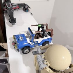 LEGO Jurassic World set 75916: Dilophosaurus Ambush