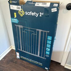 New Safety 1st Contemporary Tall-and-Wide Gate, Grey