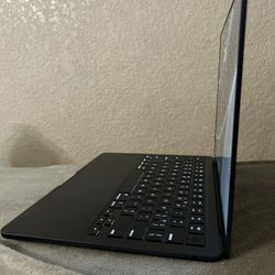 Apple MacBook