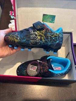 Girls cleats