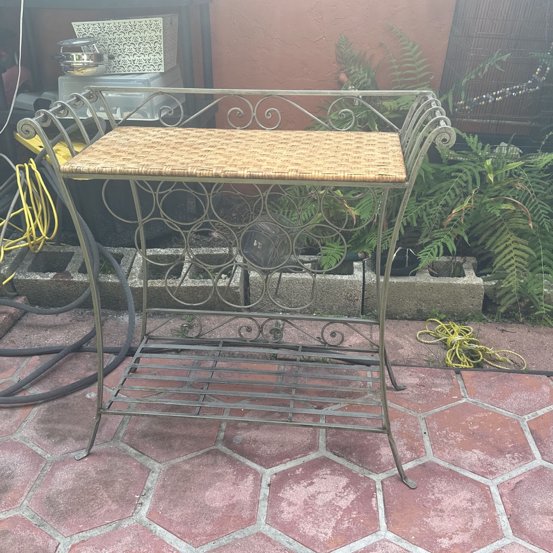 Wicker/metal Wine Rack