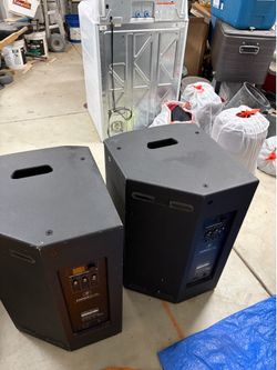 2 Mackie drm215