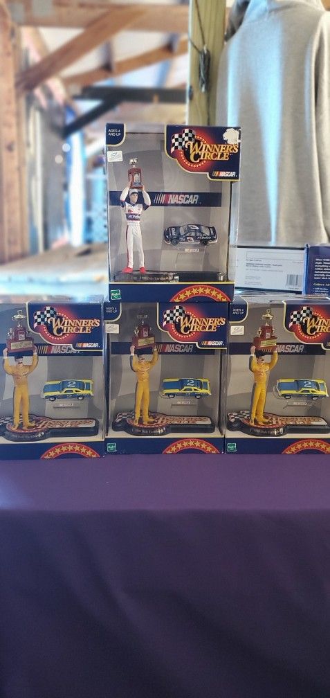 4 dale earnhardt & Jr figures wt 1/64 cars