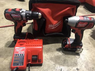 Milwaukee M18 18-Volt Lithium-Ion Cordless Drill Driver/Impact Driver Combo Kit