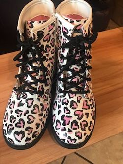 Skechers Heart Leopard Girls Size 4