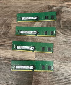 8 GB RAM each, total 32 GB RAM