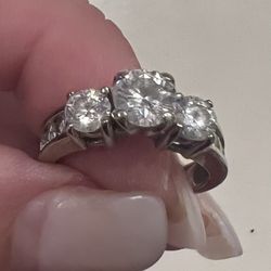 Beautiful engagement ring  .70 center stone  clear  