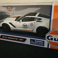 2019 Chevrolet Corvette ZR1 #22 "Gulf Oil" White with Orange Stripes and Black Top 1/24 Diecast Model Car by Motormax