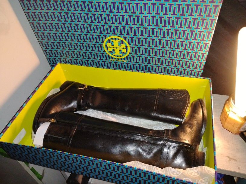 Tory Burch Boots Size 5 Half 175$