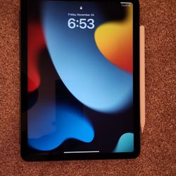 Apple iPad Air 4th Generation 10.9in with Magic Keyboard and Apple Pencil
