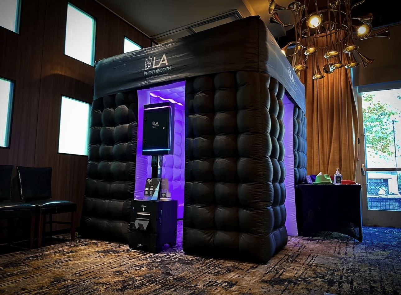 Black And White Inflatable Photobooth 