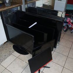 7 Tvs Or Computer Screens 
