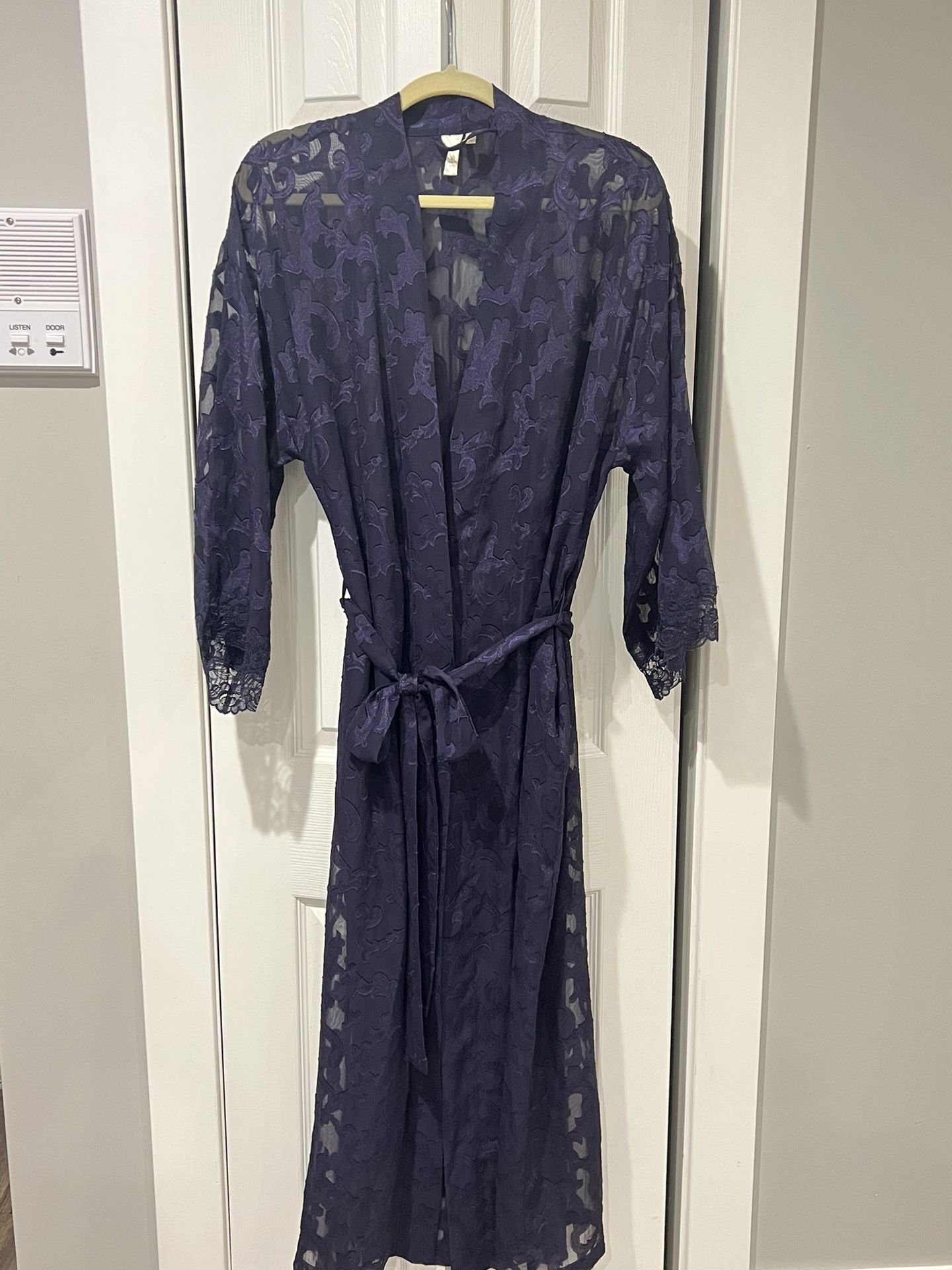 Victoria’s Secret Sheer Damask Gold Label Robe (M)