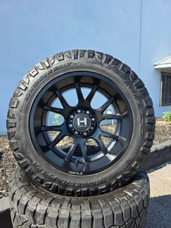 22x12 Hostile H113 rims w/ used 37" Nitto Ridge Grappler tires