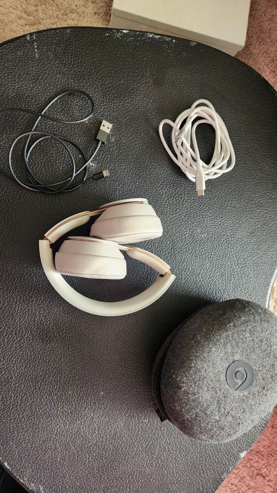 Beats Solo Pro- Rosegold