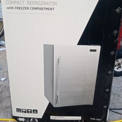 Mini Fridge (Paradise Grills) New In The Box