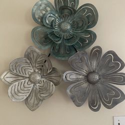 Pier 1 Metal Flower Decoration