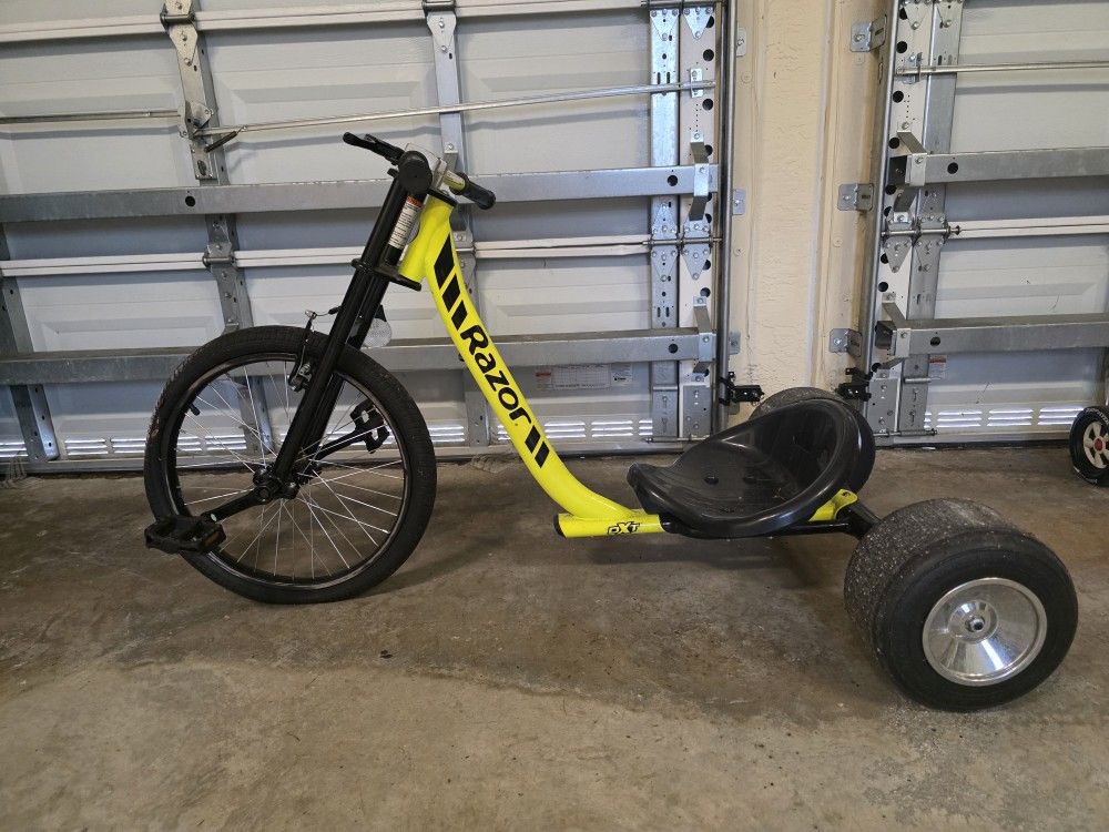 ち*こ様 ドリフトトライク Razor DXT Drift Trike イエロー Razor DXT