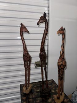 Set of 3 Carved Wooden Giraffe Sculptures Graduated Safari Decor