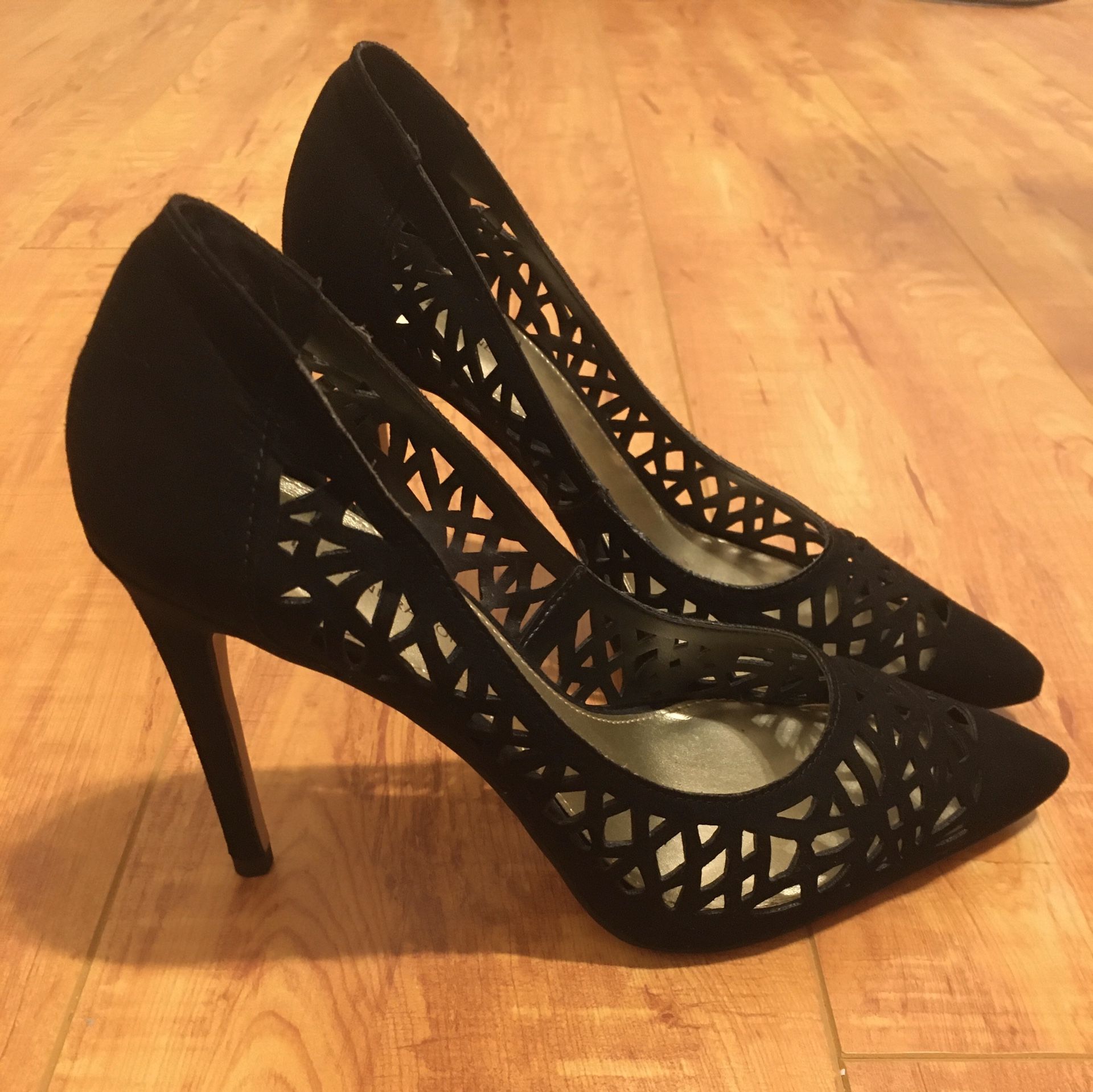 ‘Like new’ BCBG size 7 gorgeous black pumps