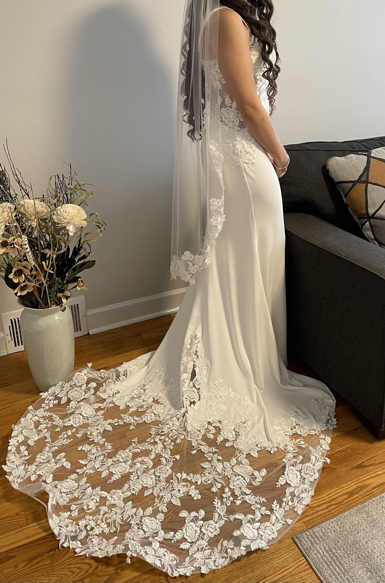 Wedding Dress ( Size approx 4-6) With Matching Veil