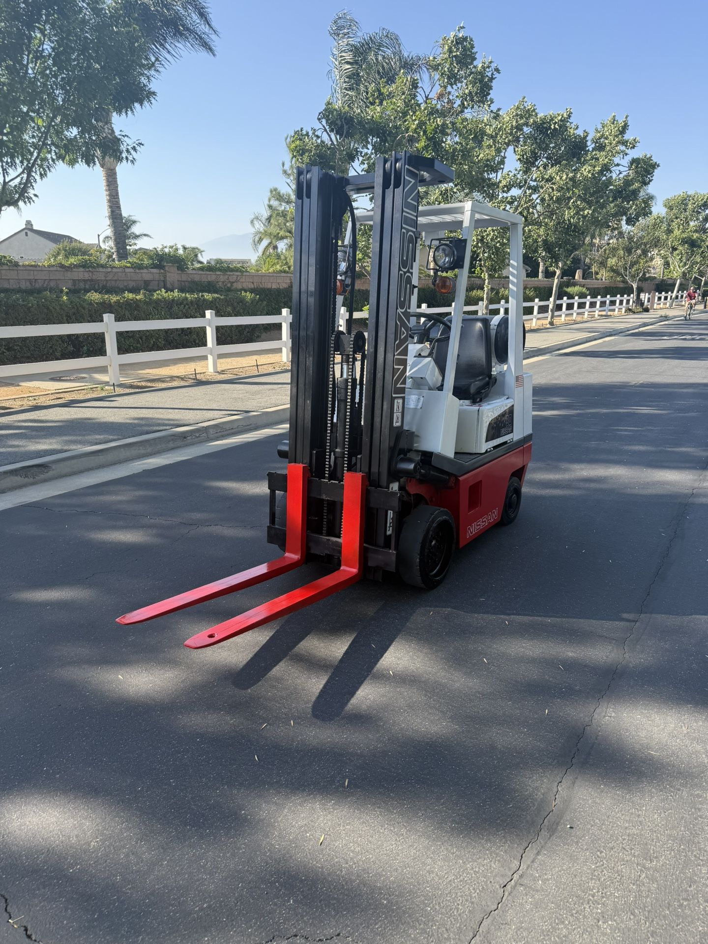 For sale Nissan forklift 2010$7500