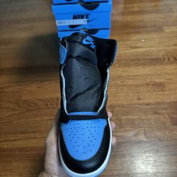 Air Jordan 1 Retro High OG (GS) Sizes 5y, 5.5y, 6y, 6.5y, 7y