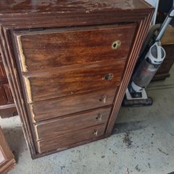 Dresser For Sell $20