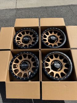Method MR305 8x6.5 17” Wheels Bronze With Black Lips