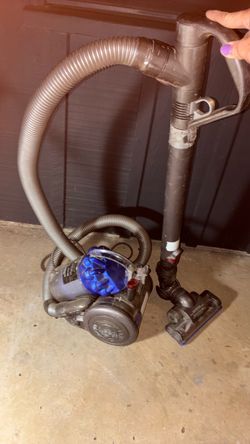 Dyson vacuum works